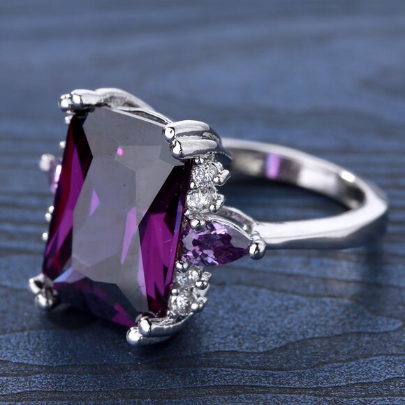 Vintage Style Purple Synthetic Zirconia Ring - Picture 1 of 8